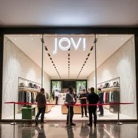 JOVI inaugura loja física no Brasil