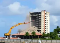 demolição do anexo do Clube Bahamas